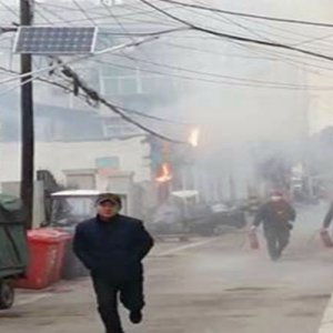 刀削面館失火 鄰居合力救援