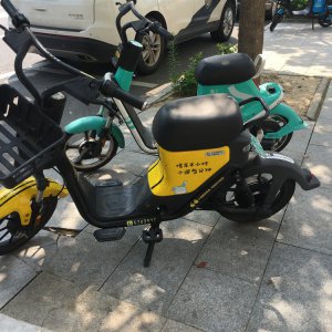 阜陽一女子微信掃碼騎車，卻“被”買保險