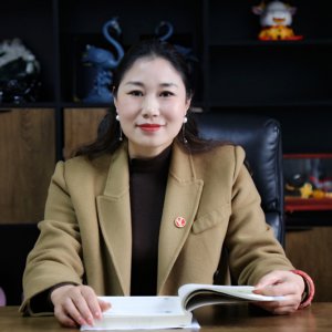 綻放在易貨行業(yè)的鏗鏘玫瑰——訪開(kāi)拓者易貨阜陽(yáng)運(yùn)營(yíng)中心總經(jīng)理向梅